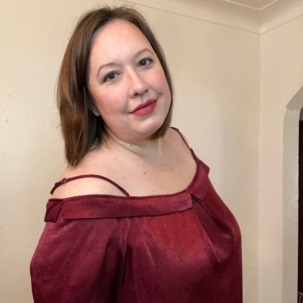 En & Elly off the shoulder long sleeve top